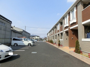車をお持ちの方に嬉しい駐車場付きの物件です