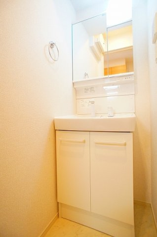 明るい洗面所です