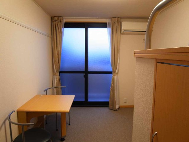ゆったり過ごせる居間です