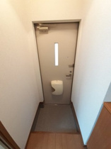 毎日通る玄関はこちらです