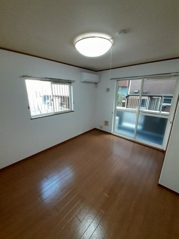 内装は落ち着いています