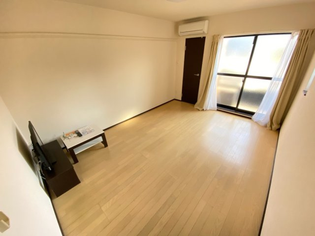 こちらのリビングで趣味の時間をお楽しみください