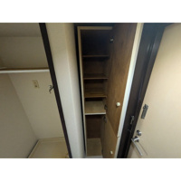 明るい色調の室内です