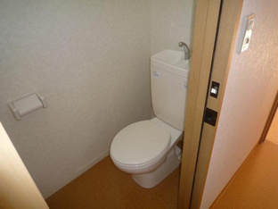 コンパクトで使いやすいトイレです