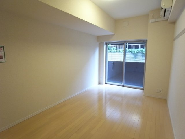 個人の部屋や寝室として使える洋室です
