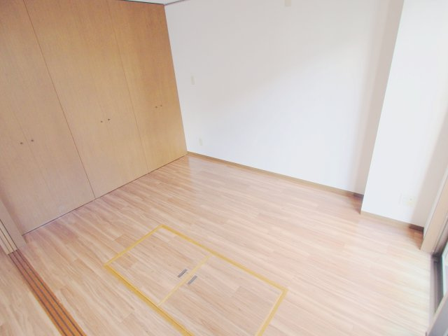 グランパレ府中の洋室