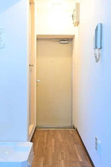 収納もある玄関です