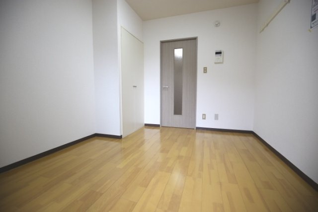 明るい洋室です