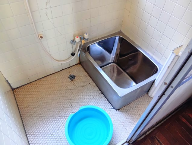 売中古戸建　富士市厚原の浴室|シンプルで使い勝手の良いお風呂です。窓があるので明るい室内です。