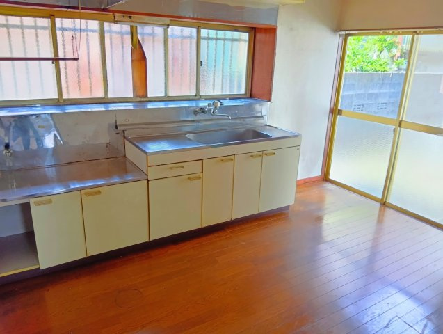 売中古戸建　富士市厚原のキッチン|ダイニングキッチンになっています。家族で会話を楽しみながらお料理が出来ます。