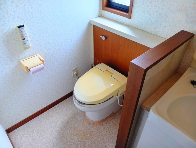 売中古戸建　富士市大淵のトイレ|トイレが各階にあります。忙しい朝や、ファミリー世帯は助かりますね。