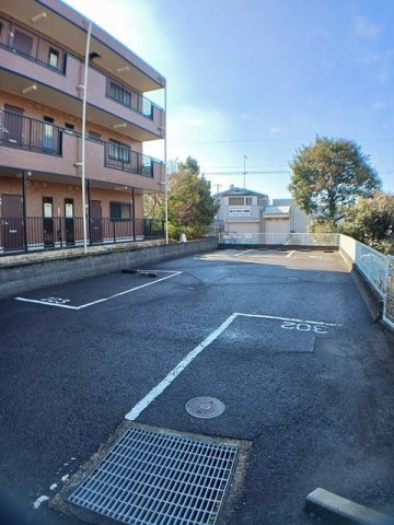 湘南第一ホーワマンションの駐車場|車をお持ちの方に嬉しい駐車場付きの物件です