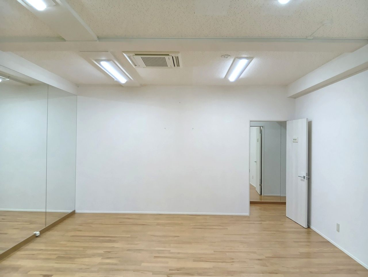 ウインビル(店舗・事務所)の洋室