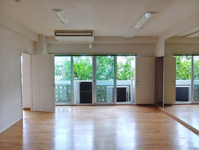 ウインビル(店舗・事務所)の洋室
