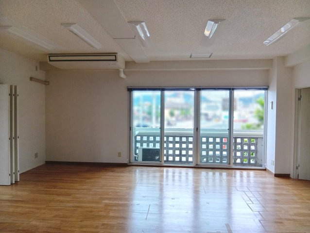 ウインビル(店舗・事務所)の洋室