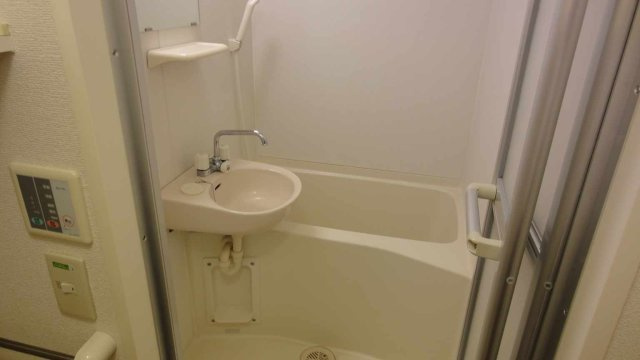 レオパレスフォレット湘南の浴室|きれいなお風呂です