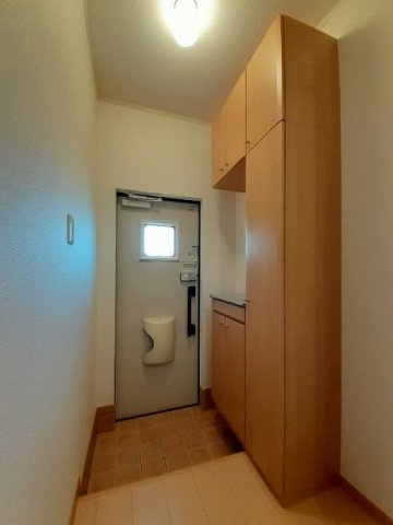 ベージョ　フロールの玄関|収納もある玄関です