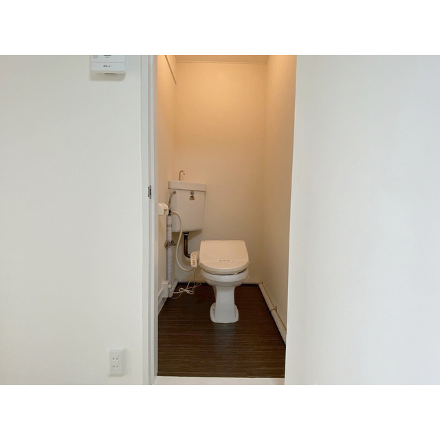 青木ビルのトイレ|ゆったりとした空間のトイレです