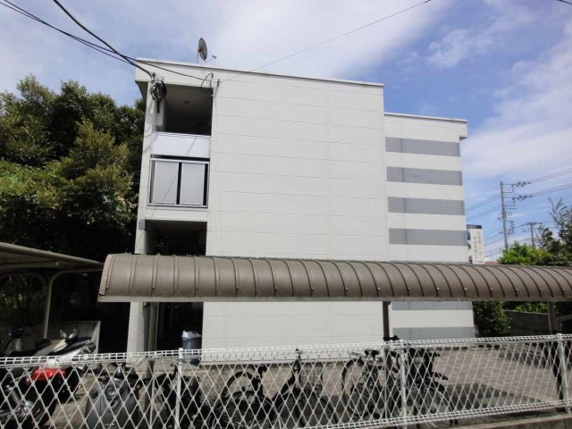 レオパレスラピス城南の外観|おしゃれな外観です