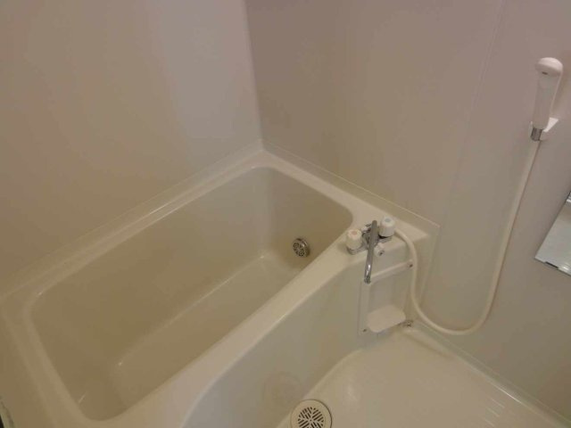 レオパレスアビテ湘南の浴室|仕様、設備は現況と異なる場合があります。