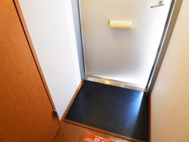 レオパレスＪＵＮＡ鵠沼の玄関|明るい玄関です