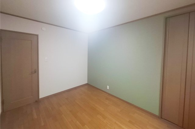 堺市中区新家町の子供部屋|洋室2：約6帖の洋室は子供部屋や趣味部屋など多用途に利用できます。