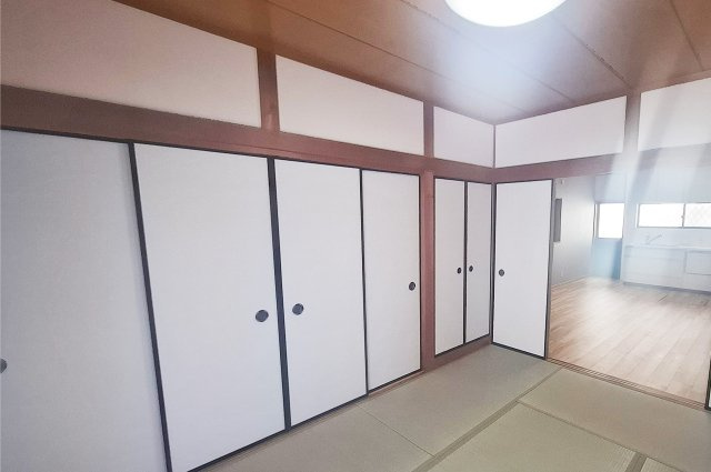 堺市中区新家町の和室|和室：畳表替えや襖・障子・クロスを貼替えた6帖の和室です。隣接するLDKとの一体利用も可能です。