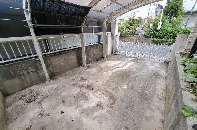 貝塚市二色4丁目の駐車場|駐車スペース（カーポート・カーゲート撤去前）