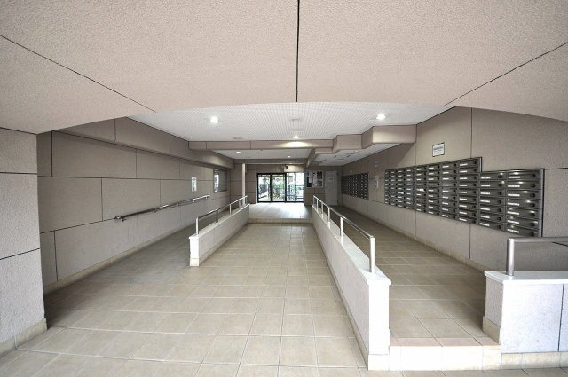 岸和田コーポラス弐号棟のエントランス|エントランスホール