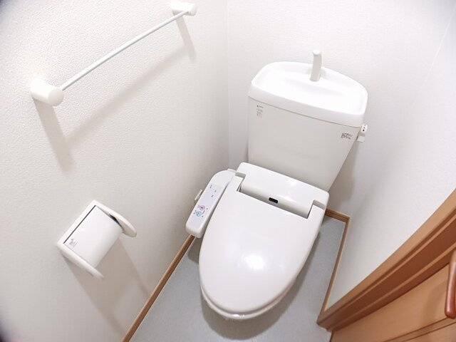 クリザンテーム　Ⅱのトイレ|温水洗浄便座で快適に利用できます