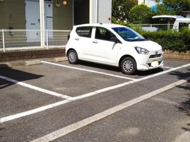 レオパレスシャインの駐車場