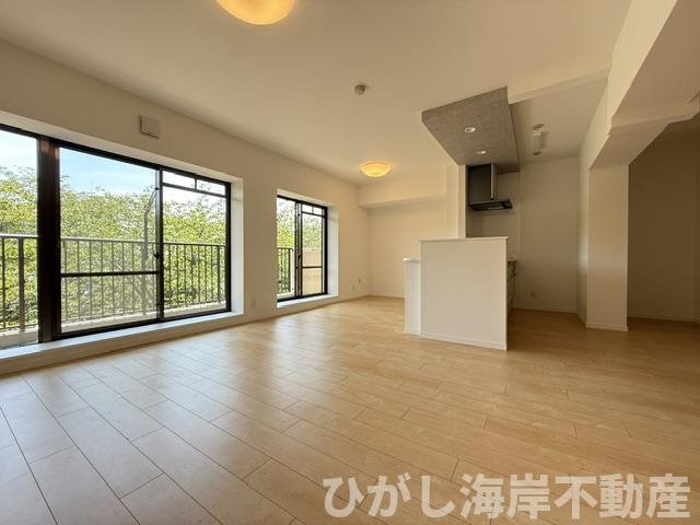 コスモ茅ヶ崎プレシオの居間・リビング|新規リフォーム完了！　20.1帖　LDK