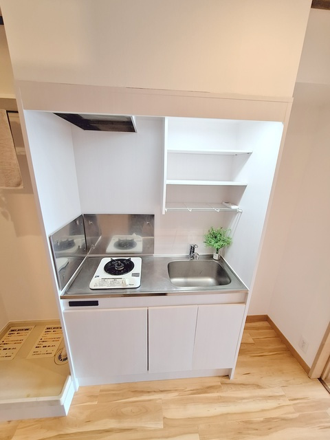 サンスプリングスのキッチン|キッチンの建具シートも張替え済み