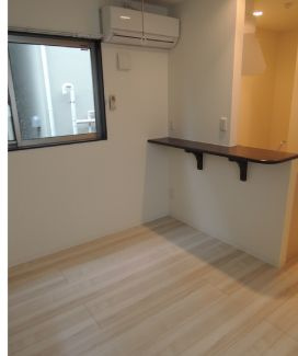 Classy Residenceの居間・リビング|こちらの居間で趣味の時間をお楽しみください