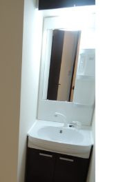 Classy Residenceの洗面所|ゆったりとスペースのある洗面所