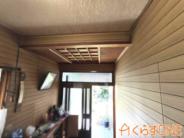 【玄関】 | 毎日の生活に便利な立地の中古戸建／たつの市龍野町堂本