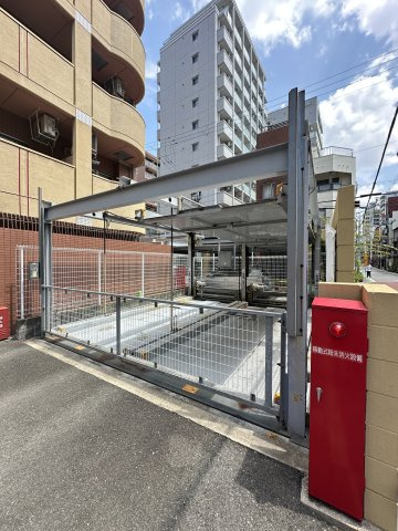 コンソラーレ日本橋の駐車場