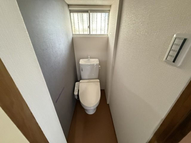 豊中市上野西貸家のトイレ