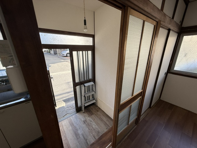 豊中市上野西貸家の玄関