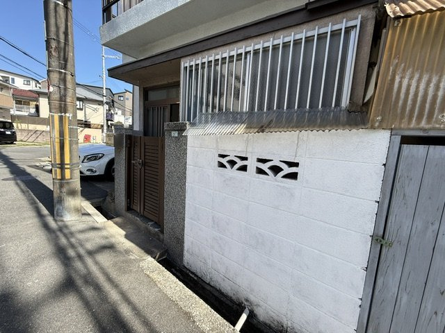 豊中市上野西貸家のエントランス
