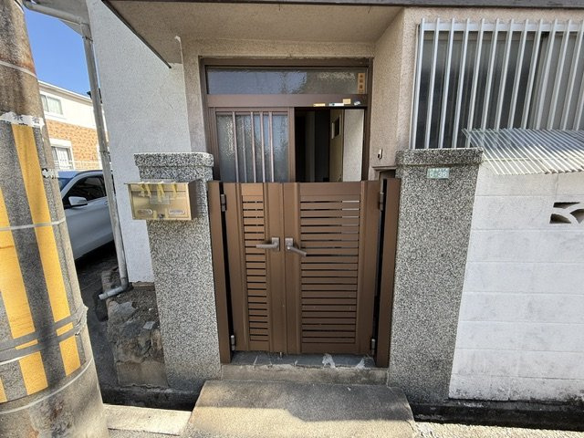 豊中市上野西貸家のエントランス