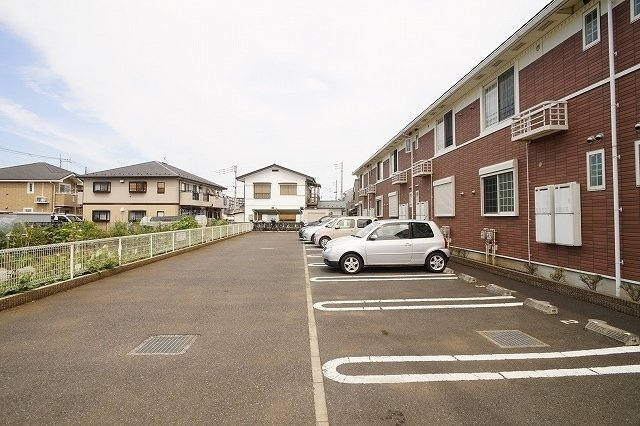 ストロベリーフィールズの駐車場