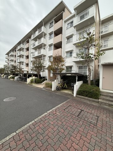 【現地画像あり】ライトタウン茅ケ崎２号棟の外観|住宅ローン控除×登録免許税軽減×給排水管保証で新生活をサポート！　
毎日の通勤＆通学にも便利なJR「香川」駅徒歩１４分◎
小・中学校近く、スーパー（徒歩２分）アップダウンの少ない好立地にございます♪