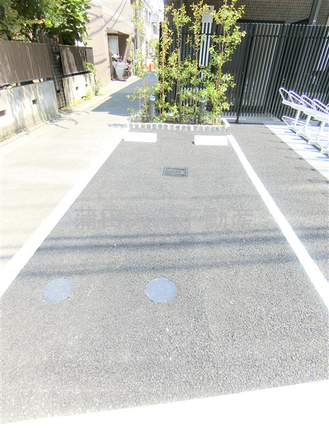 TASUKI RICHESSE KAMATAタスキリシェスシンカマタの駐車場|敷地内平置き駐車場　空き状況等詳細はお問合せください。