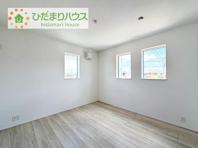 【寝室】 | 取手市井野第1期　新築戸建　1号棟 | 広めの主寝室は、ベッドの他にもパソコンデスクやドレッサーなども置けちゃいます(*^-^*)