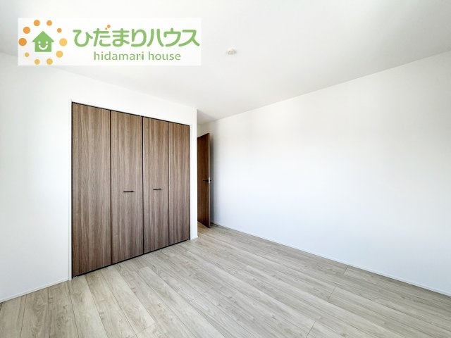 【寝室】 | 取手市井野第1期　新築戸建　1号棟 | 大きなベッドを置いても余裕の広さの主寝室♪