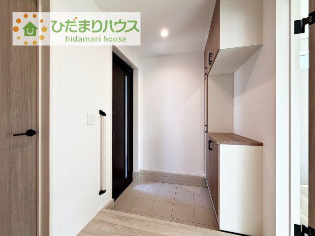 【玄関】 | 取手市井野第1期　新築戸建　1号棟 | 丁度良い靴箱のサイズ♪これだけあれば家族全員の靴がしまえてスッキリ(^O^)