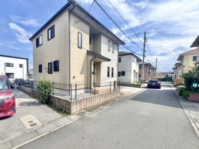 【中古戸建】熊谷市上之の外観|■外観｜周囲の見渡しが良い、閑静な住宅街です。落ち着いた暮らしが叶う住まい♪