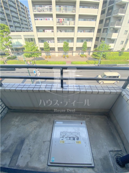 【バルコニー】 | メゾンパークアベニュー | 開放的で明るい空間を演出してくれるバルコニーです