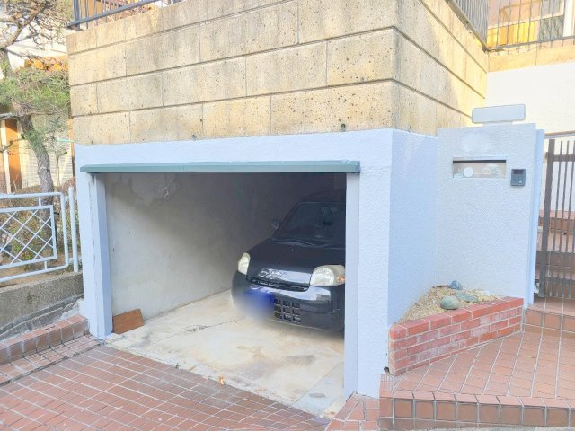 春とそよ風のラ・フィオーレの駐車場